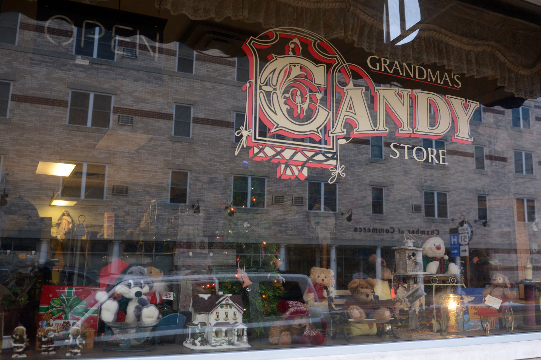 Portage shop windows, Dec. 18, 2020
